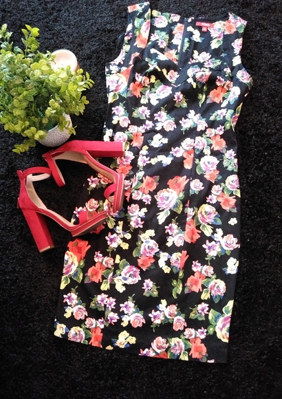 XOXO Dresses & Skirts - Xoxo floral pencil dress